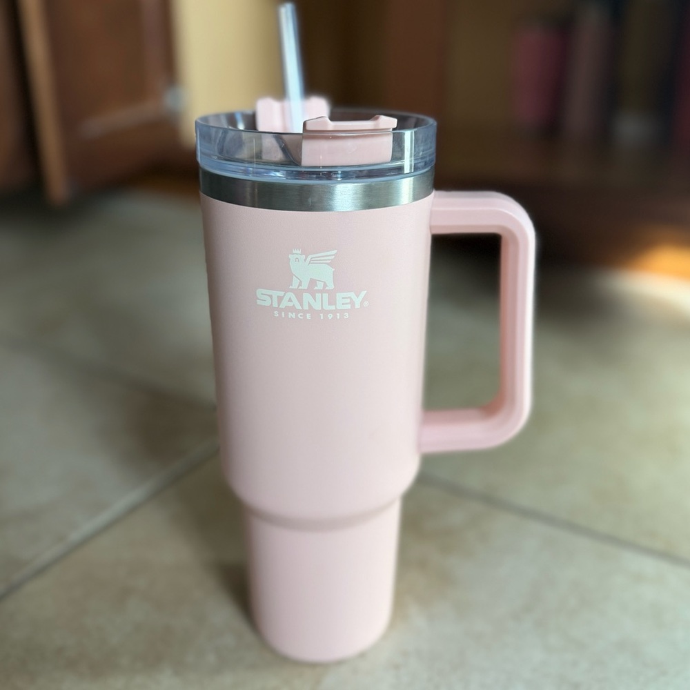Stanley Tumbler 40 oz. Good pre-loved condition.